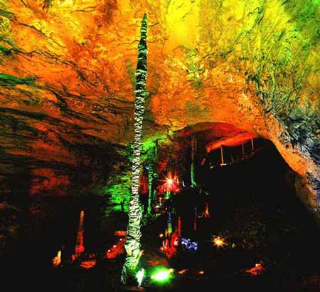 長沙出發(fā)到溶洞奇觀黃龍洞、天門山、玻璃棧道、鳳凰古城九景往返三日游