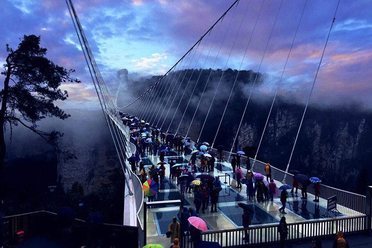 長(zhǎng)沙出發(fā)到張家界玻璃橋、天門(mén)山、玻璃棧道、鳳凰古城3日游